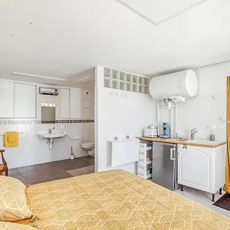 Leomie - Maison En Pierre Au Pied Des Vignes - Monthurel