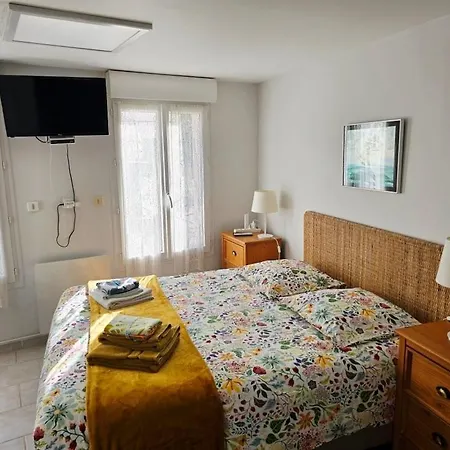 Holiday home Leomie - Maison En Pierre Au Pied Des Vignes - Monthurel
